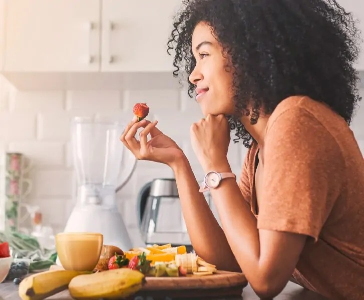 Consommateur café au lait d'amande NESCAFÉ® Dolce Gusto®