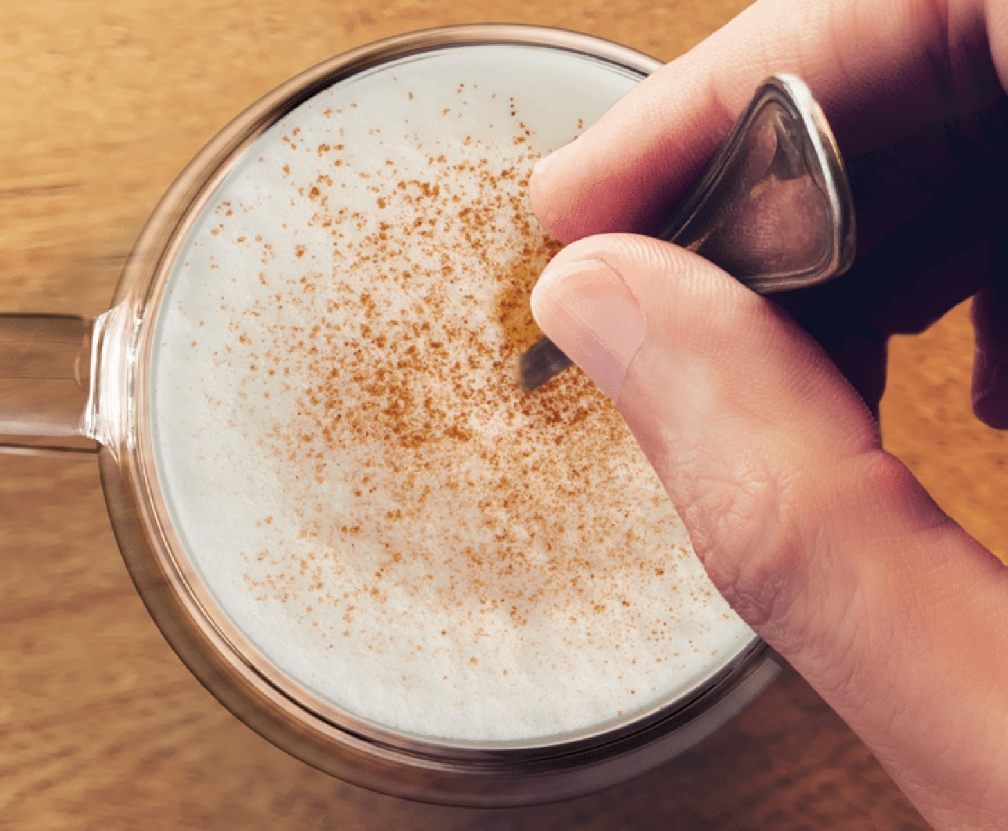 Tasse de latte NEO Cappuccino par NESCAFÉ® Dolce Gusto® pour un café gourmand et savoureux et une consommation plus responsable