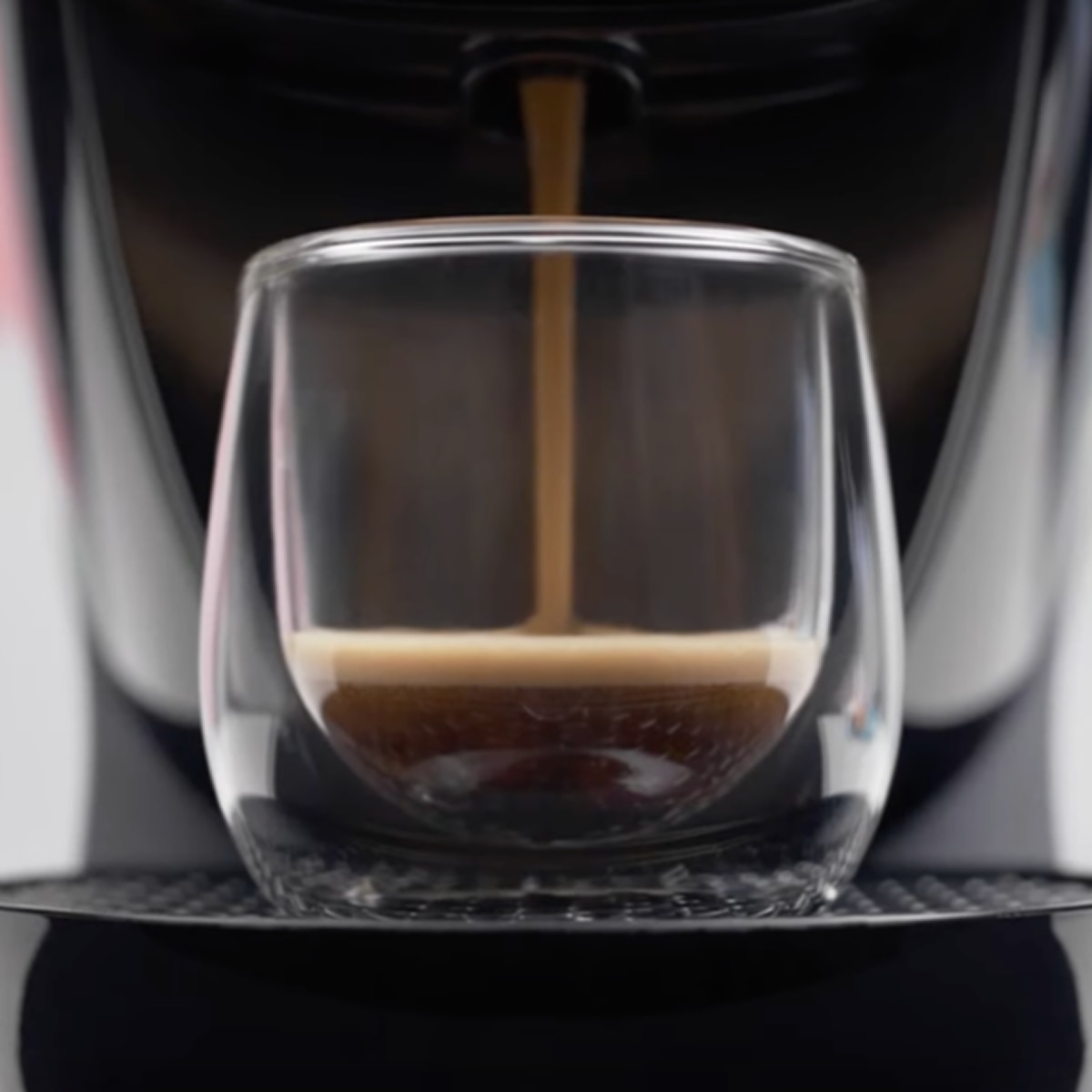 Vid&eacute;o montrant un espresso NESCAF&Eacute;&reg; Dolce Gusto NEO en cours de pr&eacute;paration