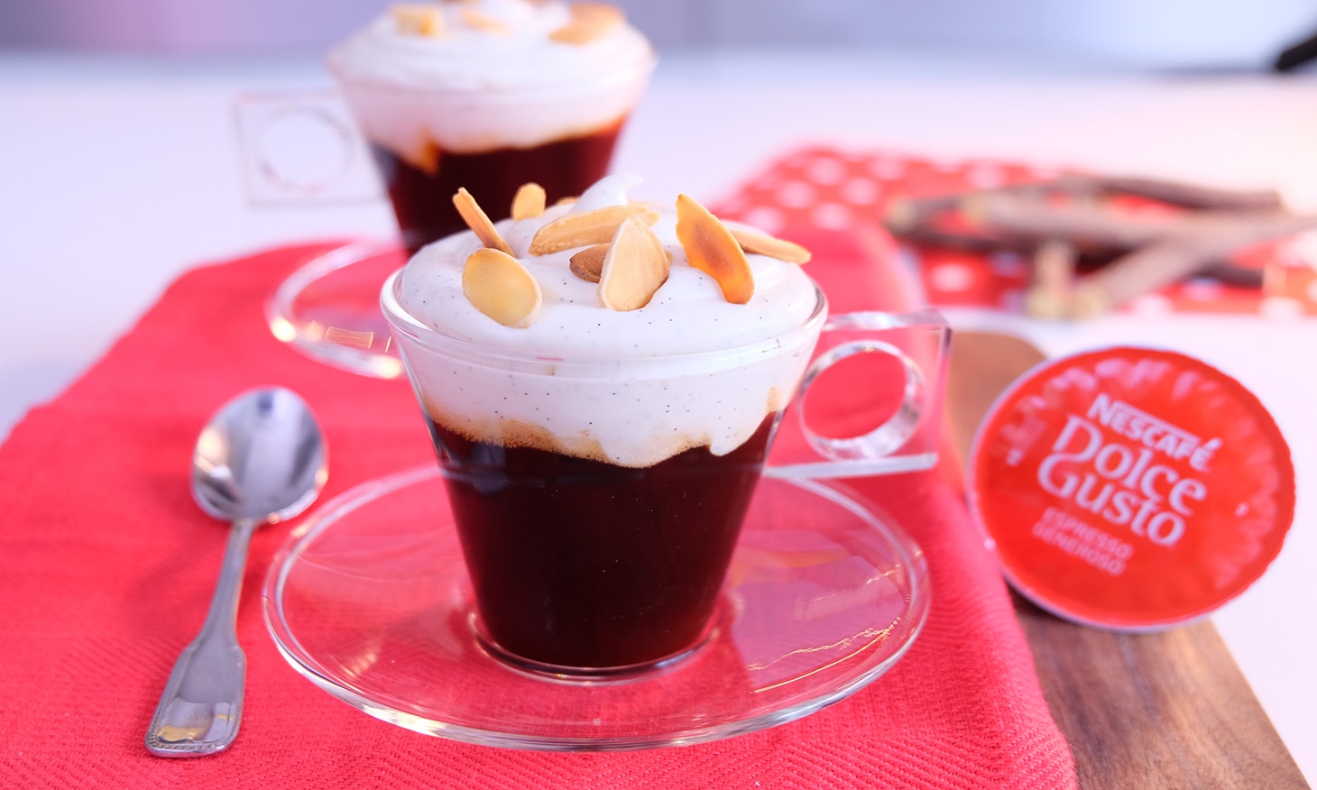 RECETTE CAFÉ ESPRESSO GENEROSO ET SA CRÈME VANILLE ET AMANDES GRILLÉES