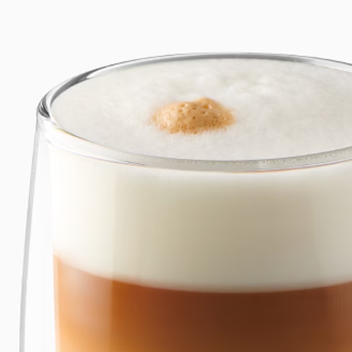 Zoomez sur la mousse du latte.