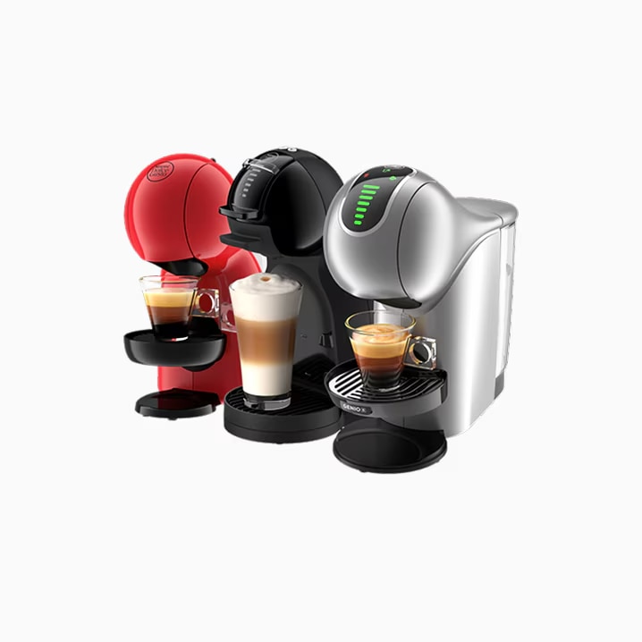Une machine Piccolo rouge, une Mini Me noire et une Genio S Touch grise.